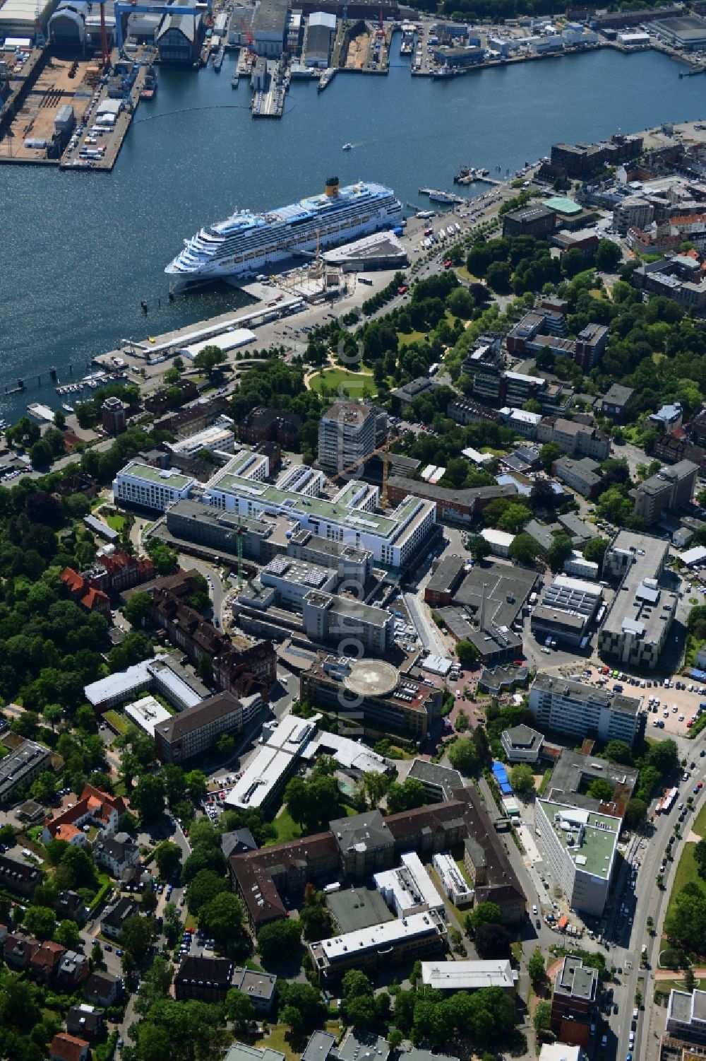 Aerial image Kiel - Construction site for a new extension to the hospital grounds Universitaetsklinikum Schleswig-Holstein in Kiel in the state Schleswig-Holstein, Germany