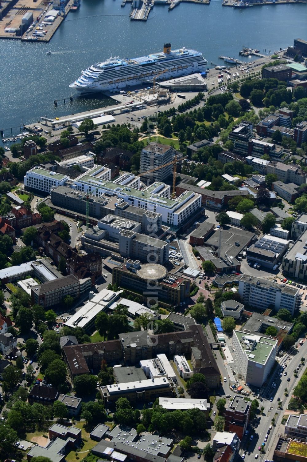 Aerial image Kiel - Construction site for a new extension to the hospital grounds Universitaetsklinikum Schleswig-Holstein in Kiel in the state Schleswig-Holstein, Germany