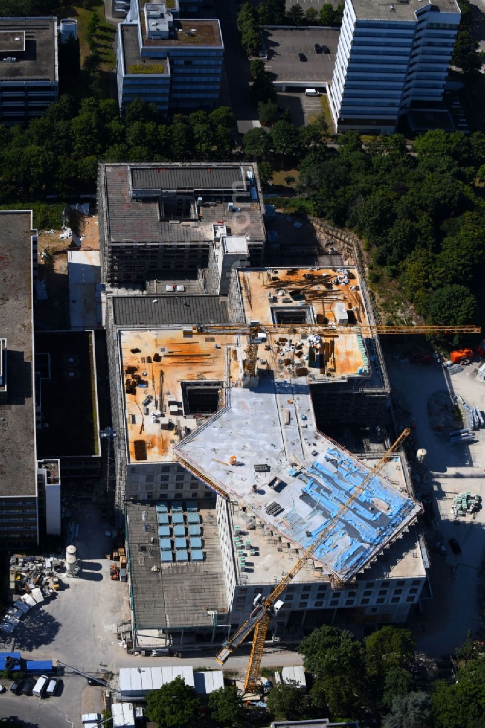 Aerial photograph Karlsruhe - Construction site for a new extension to the hospital grounds St. Vincentius-Kliniken gAG on Steinhaeuserstrasse in the district Suedweststadt in Karlsruhe in the state Baden-Wurttemberg, Germany