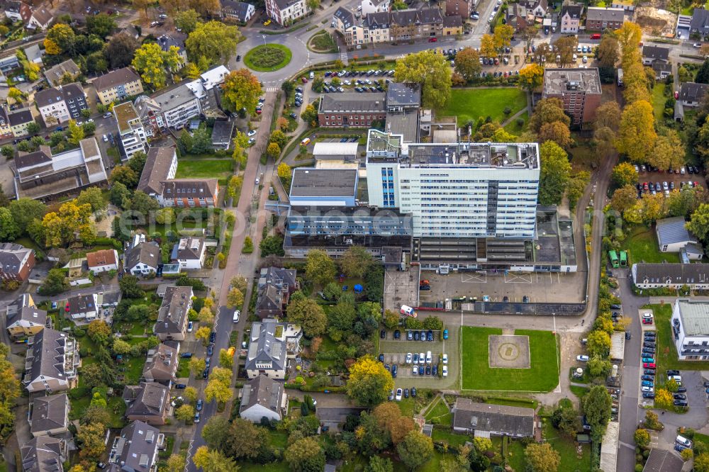 Dinslaken from above - Construction site for a new extension to the hospital grounds St. Vinzenz-Hospital on Doktor-Otto-Seidel-Strasse in Dinslaken in the state North Rhine-Westphalia, Germany