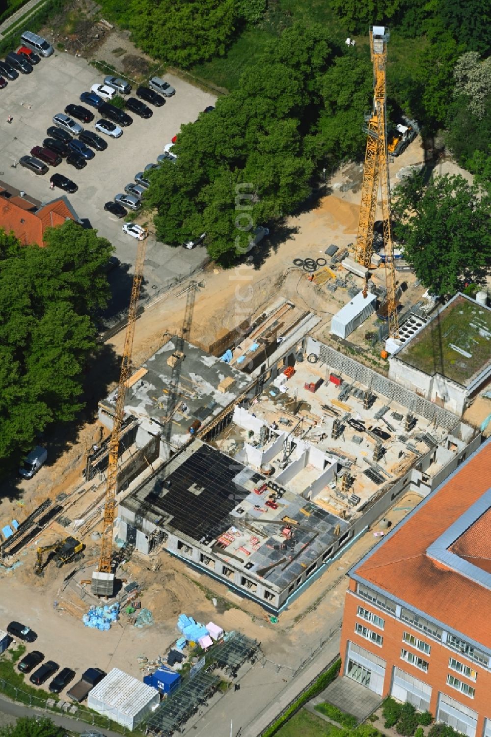 Berlin from the bird's eye view: Construction site for a new extension to the hospital grounds Park-Klinik Weissensee in the district Weissensee in Berlin, Germany