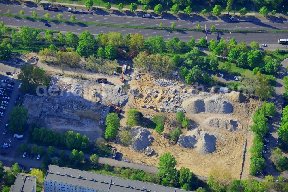 Berlin from the bird's eye view: Construction site of Kalinka Shopping Mall in the residential area of Gensinger Viertel in the Friedrichsfelde part of Lichtenberg in Berlin in Germany. The site is located on Gensinger Strasse and is part of a gentrification and re-development project of the area