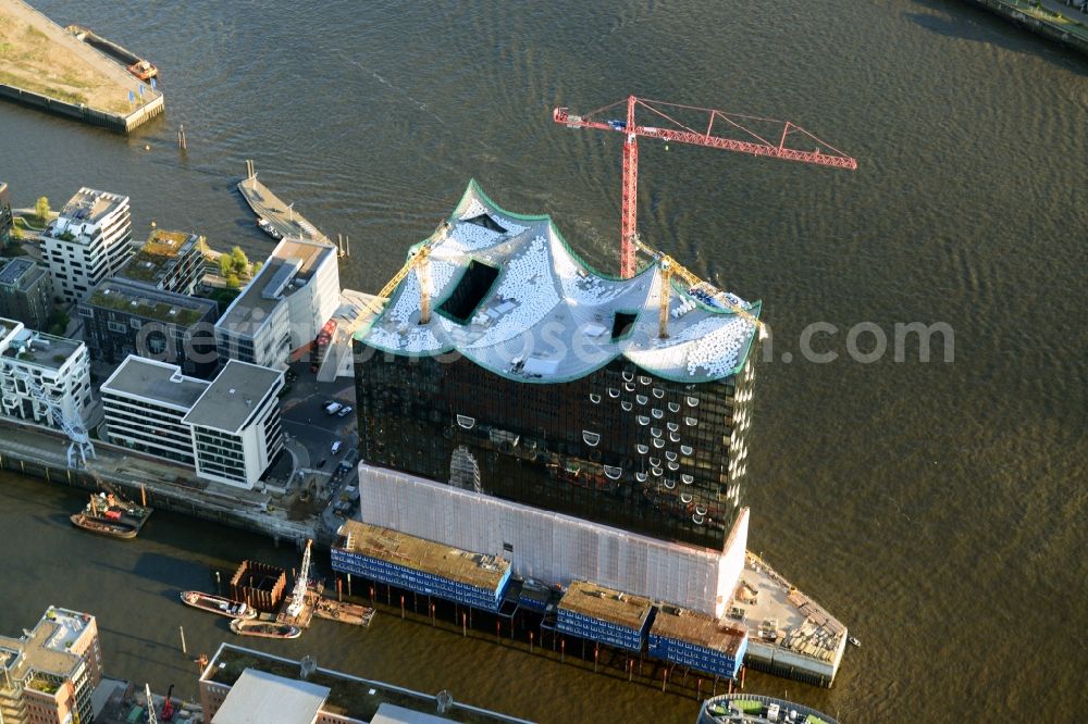 Aerial photograph Hamburg - Construction site of the Elbe Philharmonic Hall on the banks of the Elbe in the warehouse district of Hamburg