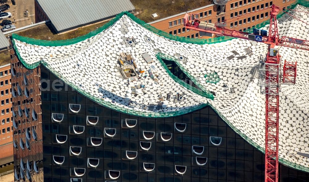 Aerial photograph Hamburg - The Elbe Philharmonic Hall on the river bank of the Elbe in Hamburg. The building in the district HafenCity is still in process of construction