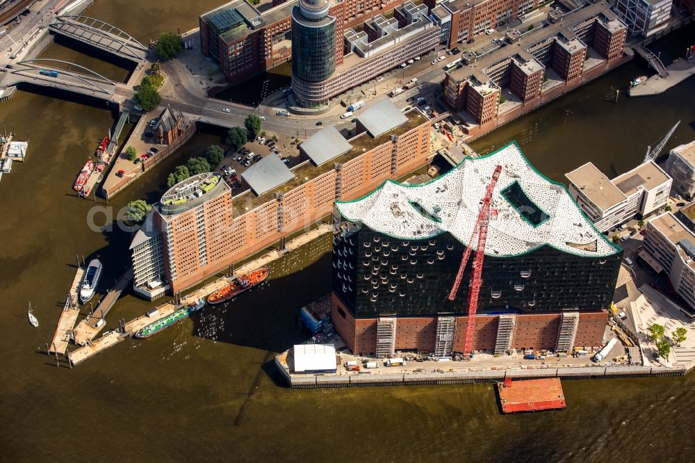 Aerial photograph Hamburg - The Elbe Philharmonic Hall on the river bank of the Elbe in Hamburg. The building in the district HafenCity is still in process of construction