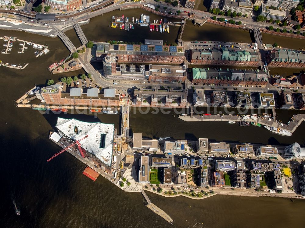 Aerial photograph Hamburg - The Elbe Philharmonic Hall on the river bank of the Elbe in Hamburg. The building in the district HafenCity is still in process of construction