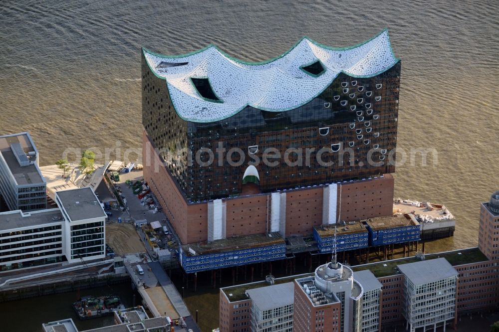 Aerial photograph Hamburg - The Elbe Philharmonic Hall on the river bank of the Elbe in Hamburg. The building in the district HafenCity is still in process of construction