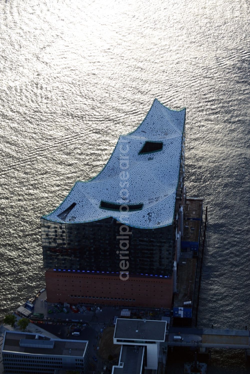 Aerial image Hamburg - The Elbe Philharmonic Hall on the river bank of the Elbe in Hamburg. The building in the district HafenCity is still in process of construction