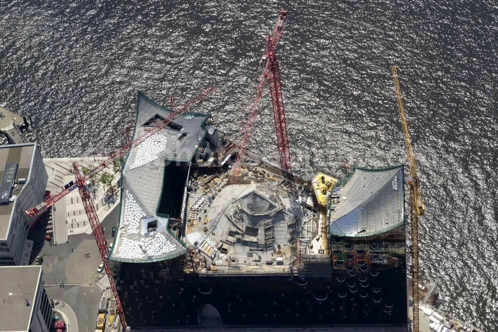 Hamburg from the bird's eye view: The Elbe Philharmonic Hall on the river bank of the Elbe in Hamburg. The building in the district HafenCity is still in process of construction