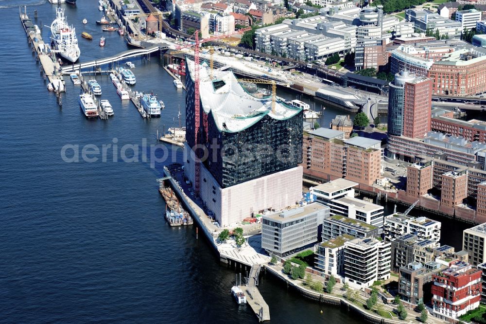 Aerial photograph Hamburg - The Elbe Philharmonic Hall on the river bank of the Elbe in Hamburg. The building in the district HafenCity is still in process of construction