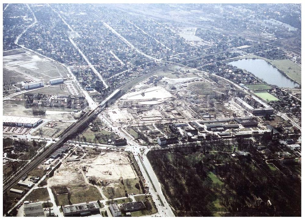 Berlin- Marzahn / Biesdorf from the bird's eye view: Baustelle am Entwicklungsgebiet Biesdorf- Süd. 11.03.02