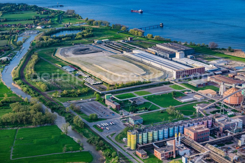 Stade from the bird's eye view: Construction site with development works and embankments works Areva on street Johann-Rathje-Koeser-Strasse in Stade in the state Lower Saxony, Germany