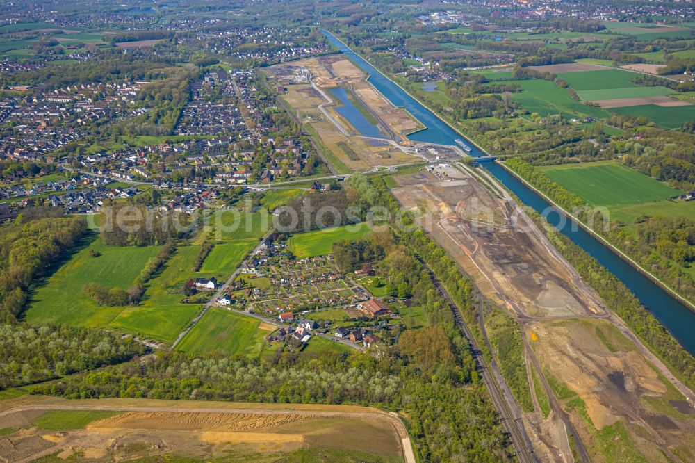 Aerial photograph Bergkamen - Construction site with development works and embankments works along the waterway of the Datteln-Hamm Canal northeast of the planned water town in Bergkamen at Ruhrgebiet in the state North Rhine-Westphalia, Germany