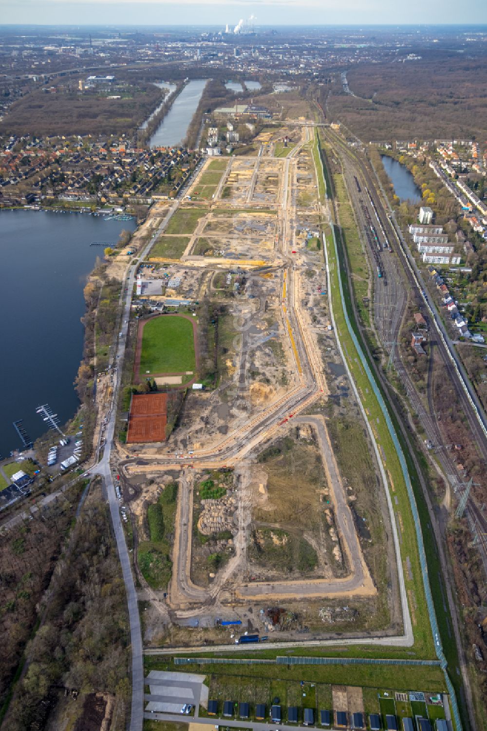 Duisburg from above - Construction site with development works and embankments works in the development area of the 6-Seen-Platte on Masurenallee on Masurenallee in the district Wedau in Duisburg at Ruhrgebiet in the state North Rhine-Westphalia, Germany