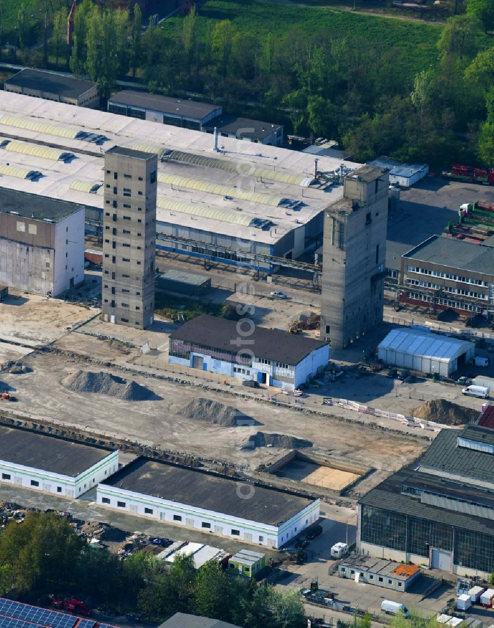 Berlin from the bird's eye view: Construction site with development works and embankments works on Gelaende of Dong Xuan Center on Reinhardsbrunner Strasse in the district Lichtenberg in Berlin, Germany