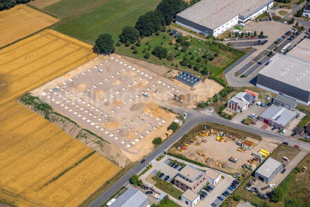 Aerial photograph Voerde (Niederrhein) - Construction site with development works and embankments works in Industrie- and Gewerbegebiet Friedrichsfeld on Zunftweg corner Innungsweg in Voerde (Niederrhein) in the state North Rhine-Westphalia, Germany