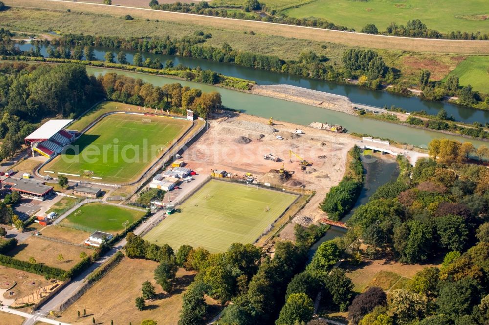 Aerial photograph Hamm - Construction site with development works and embankments works der JOHANN BUNTE Bauunternehmung GmbH & Co. KG in Hamm in the state North Rhine-Westphalia. There are sport fields of the Sportzentrum Ost beneath the construction site