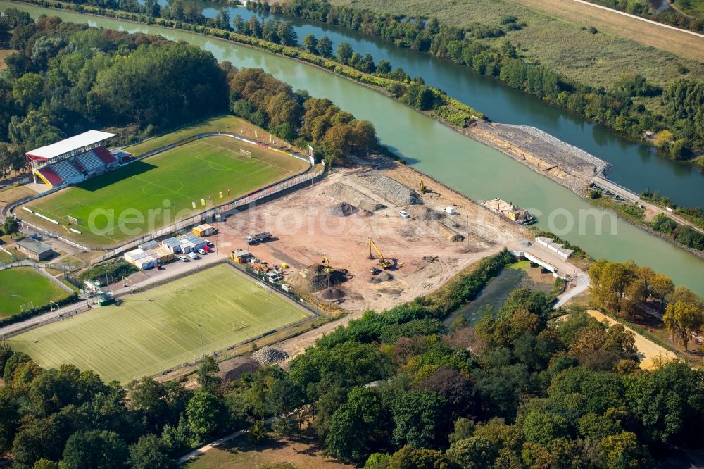 Aerial photograph Hamm - Construction site with development works and embankments works der JOHANN BUNTE Bauunternehmung GmbH & Co. KG in Hamm in the state North Rhine-Westphalia. There are sport fields of the Sportzentrum Ost beneath the construction site