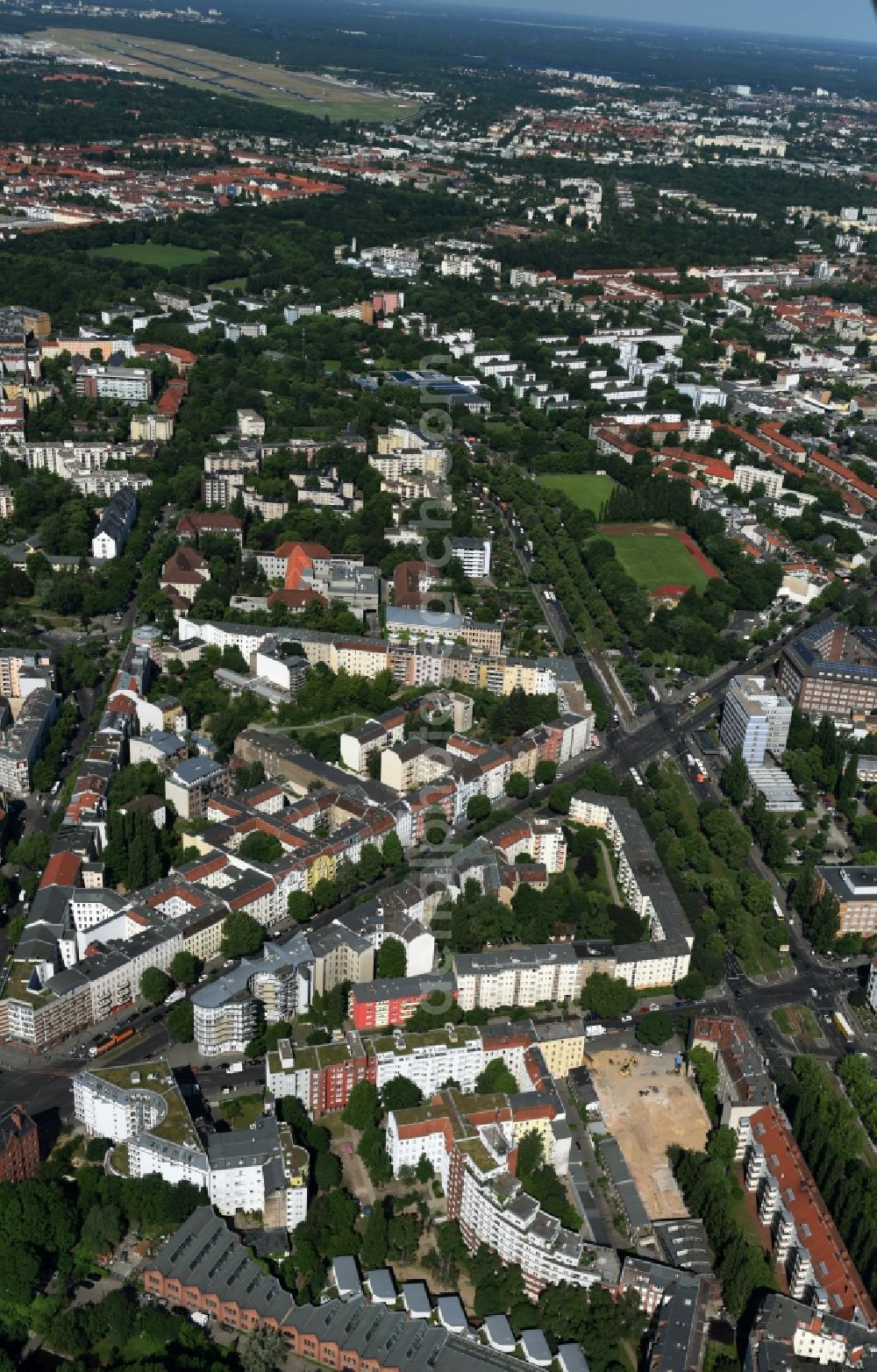 Berlin from the bird's eye view: Construction site at Koloniestrasse 11 in Wedding district of Berlin, Germany