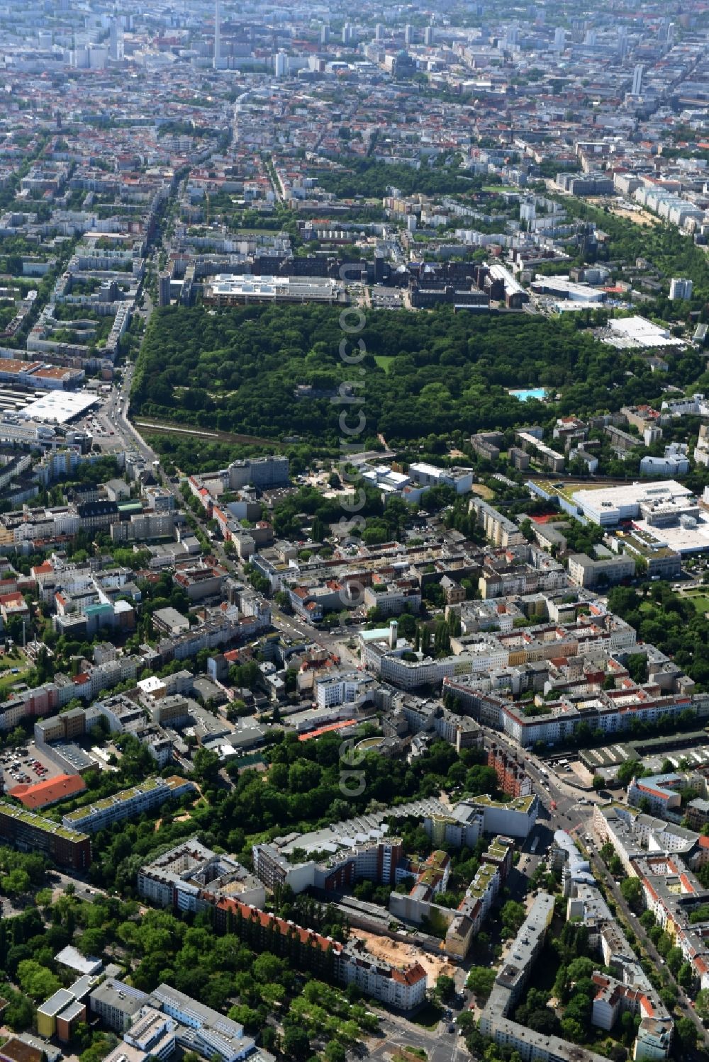 Berlin from the bird's eye view: Construction site at Koloniestrasse 11 in Wedding district of Berlin, Germany