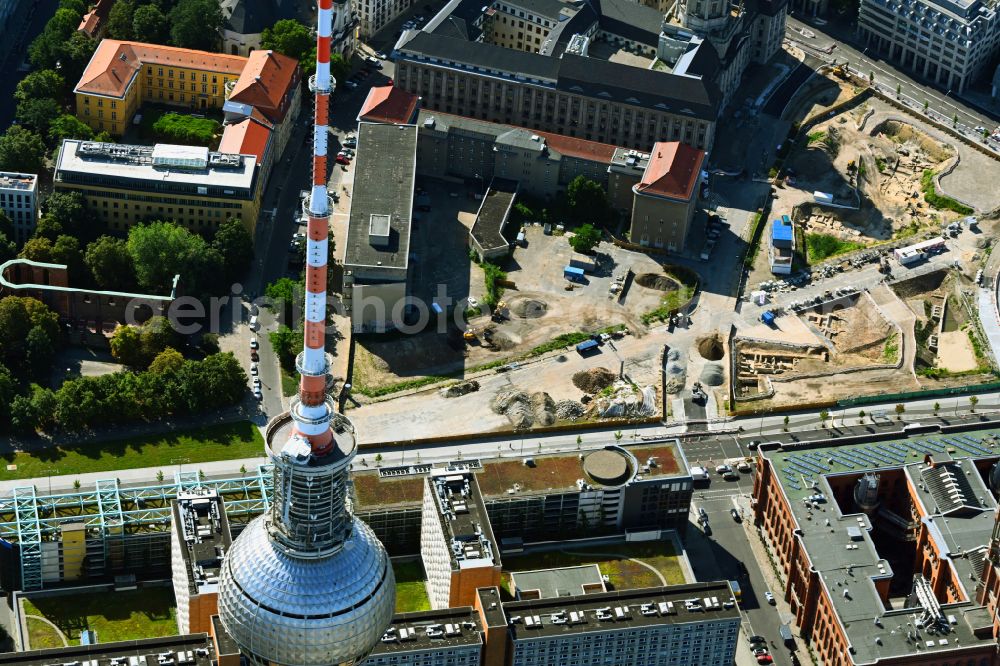 Aerial photograph Berlin - Construction site with development works and embankments works as part of the reconstruction project on Molkenmarkt overlooking Rotes Rathaus along the Grunerstrasse in the district Mitte in Berlin, Germany