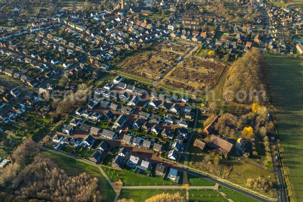 Aerial photograph Hamm - Construction site with development works and embankments works fuer den Neubau einer Einfamilienhaussiedlung in Hamm in the state North Rhine-Westphalia, Germany