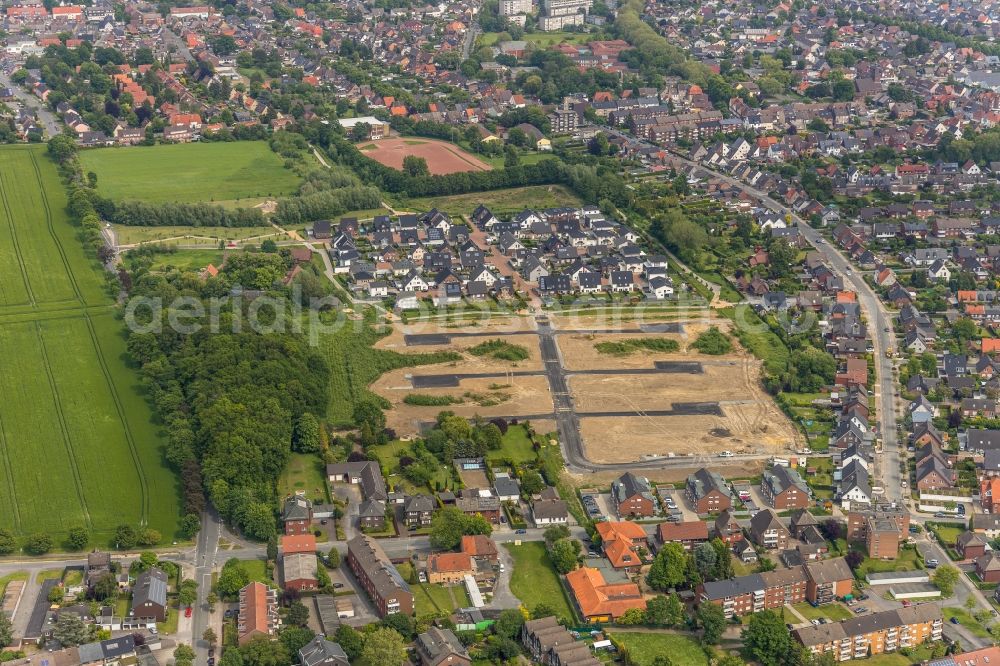 Hamm from above - Construction site with development works and embankments works fuer den Neubau einer Einfamilienhaussiedlung in Hamm in the state North Rhine-Westphalia, Germany