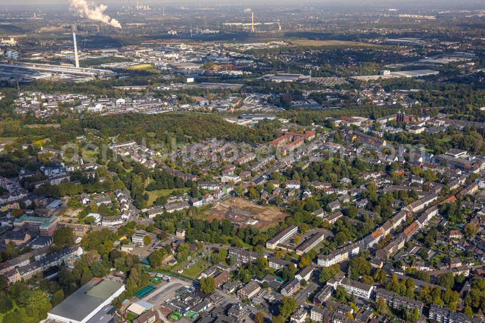 Aerial photograph Essen - Construction site with development works and embankments works for the new city quarter Quartier der Generationen with swimming pool - indoor swimming pool in the district Bochold in Essen at Ruhrgebiet in the state North Rhine-Westphalia, Germany