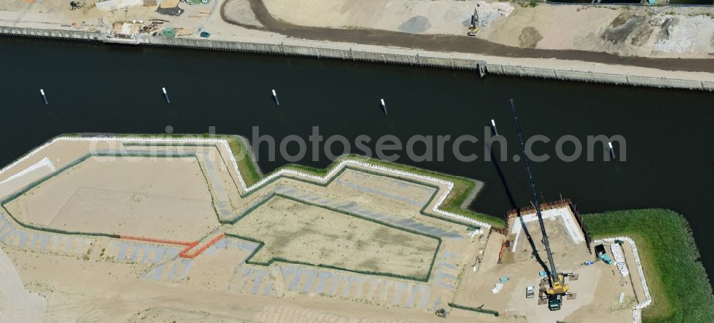 Hamburg from the bird's eye view: Construction site with development works and embankments works at the shores of the Baakenhafen in the Hafencity in Hamburg