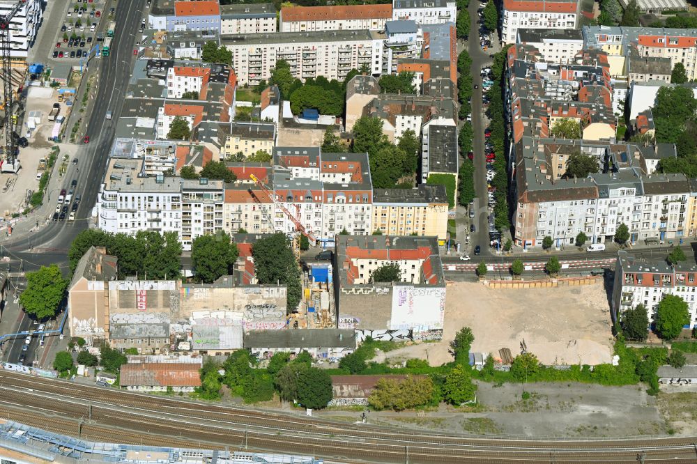 Aerial image Berlin - Construction site with development works and embankments works zum Neubau eises Wohnhauses on street Markgrafendamm in Berlin, Germany