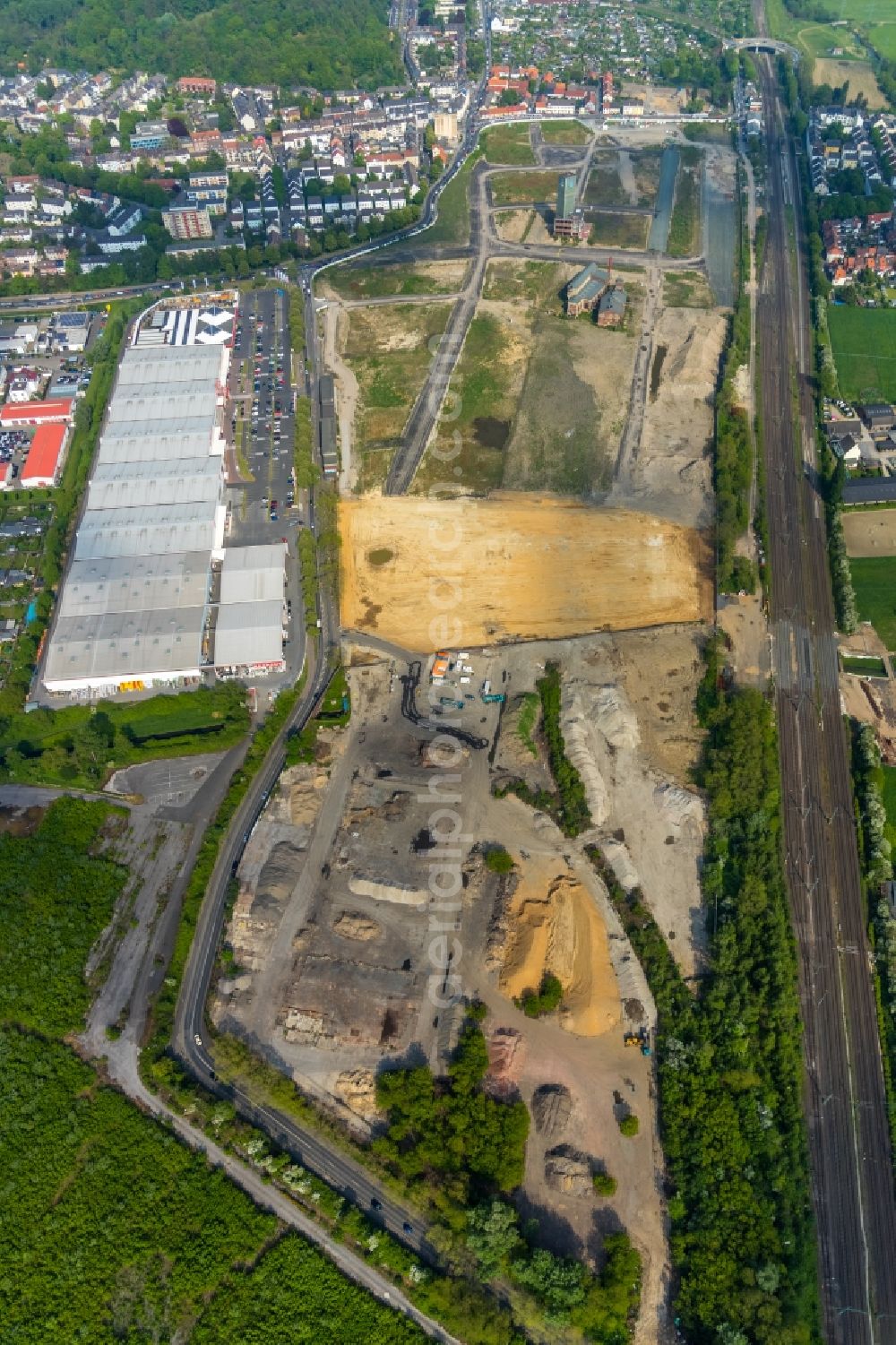 Düsseldorf from above - Construction site with development works and embankments works zum Neubau of Glasmacherviertel along the Torfbruchstrasse - Nach den Maureskoethen in Duesseldorf in the state North Rhine-Westphalia, Germany