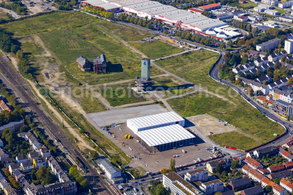 Düsseldorf from the bird's eye view: Construction site with development and earth filling work for the new building of the Glasmacherviertel along Torfbruchstrasse - Nach den Maureskoethen in Duesseldorf in the Ruhr area in the federal state of North Rhine-Westphalia, Germany