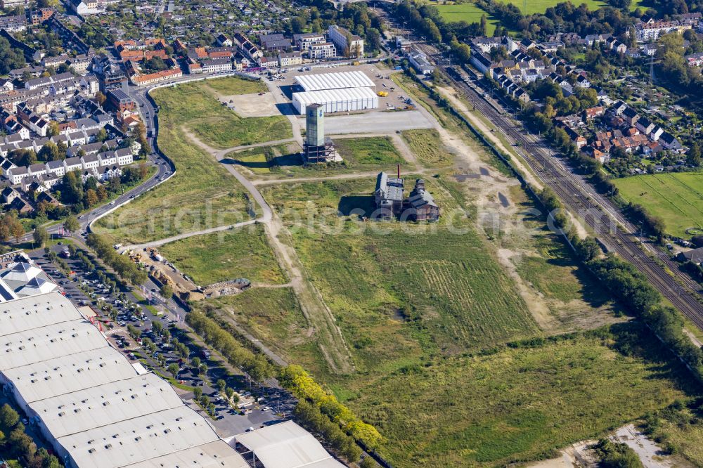 Düsseldorf from above - Construction site with development and earth filling work for the new building of the Glasmacherviertel along Torfbruchstrasse - Nach den Maureskoethen in Duesseldorf in the Ruhr area in the federal state of North Rhine-Westphalia, Germany