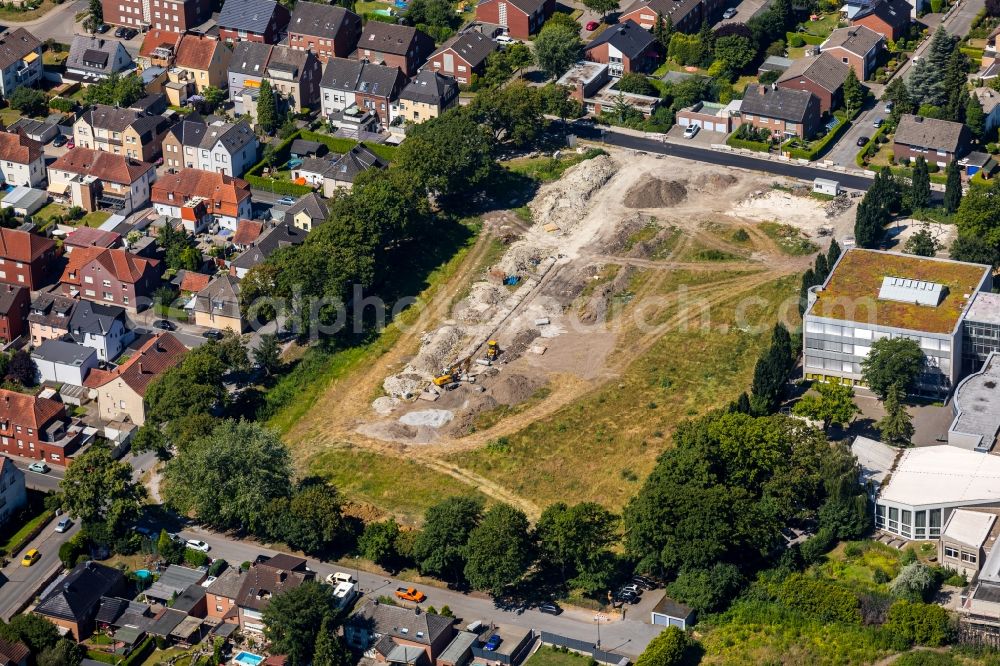 Ahlen from the bird's eye view: Construction site with development works and embankments works zum Neubau einer Wohnsiedlung on Sedanstrasse - Spilbrinkstrasse - Jahnstrasse in Ahlen in the state North Rhine-Westphalia, Germany