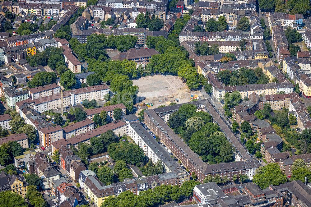 Duisburg from the bird's eye view: Construction site with development works and embankments works zum Umgestalltung of Hochfelder Marktplatzes in the district Hochfeld in Duisburg at Ruhrgebiet in the state North Rhine-Westphalia, Germany