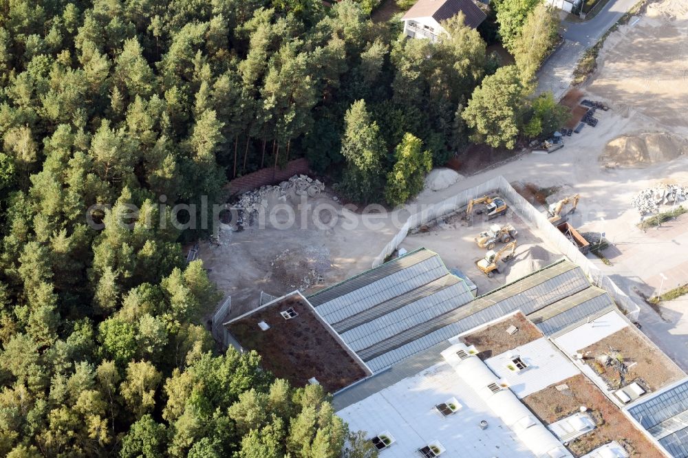 Aerial photograph Hohen Neuendorf - Construction site of the GVG Projektentwicklungsgesellschaft mbH with development works and embankments works zur revitalisierung des Fachmarktzentrums HDZ at the Schoenfliesser Strasse in Hohen Neuendorf in the state Brandenburg