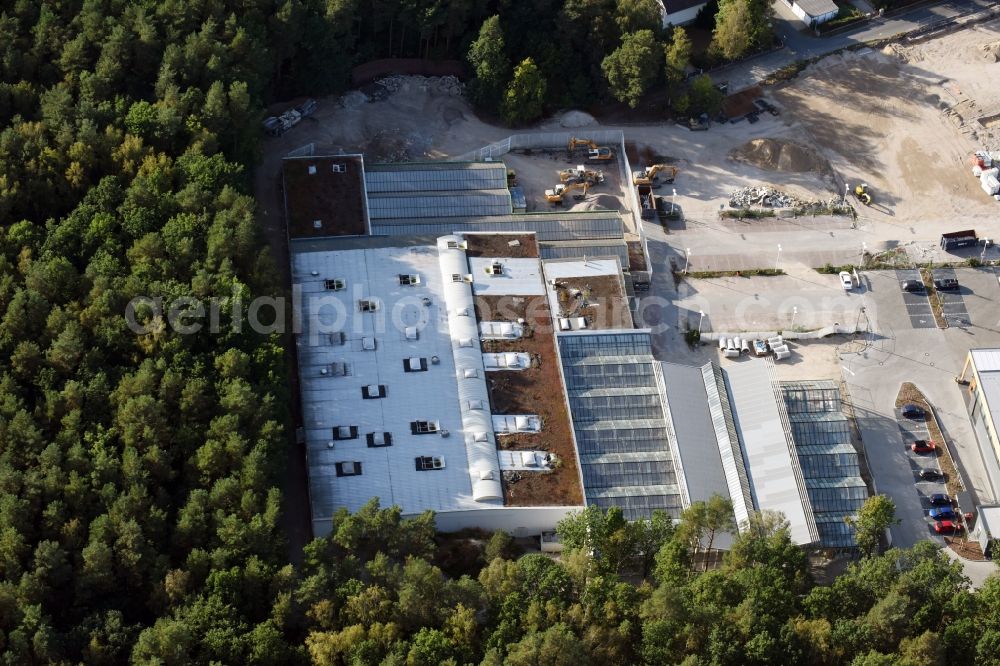 Hohen Neuendorf from the bird's eye view: Construction site of the GVG Projektentwicklungsgesellschaft mbH with development works and embankments works zur revitalisierung des Fachmarktzentrums HDZ at the Schoenfliesser Strasse in Hohen Neuendorf in the state Brandenburg