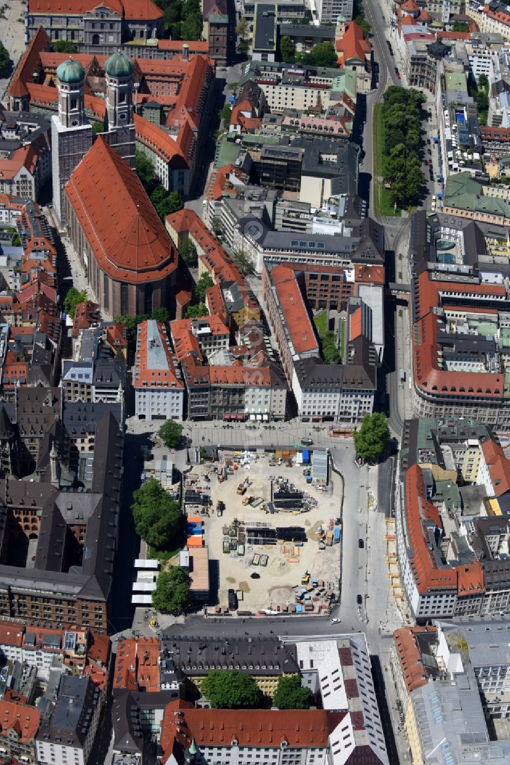 Aerial photograph München - Construction site with development and earth dumping works for the 2nd main line of the railway at the future S-Bahn stop Marienhof in the district Altstadt - Lehel in Munich in the federal state of Bavaria, Germany