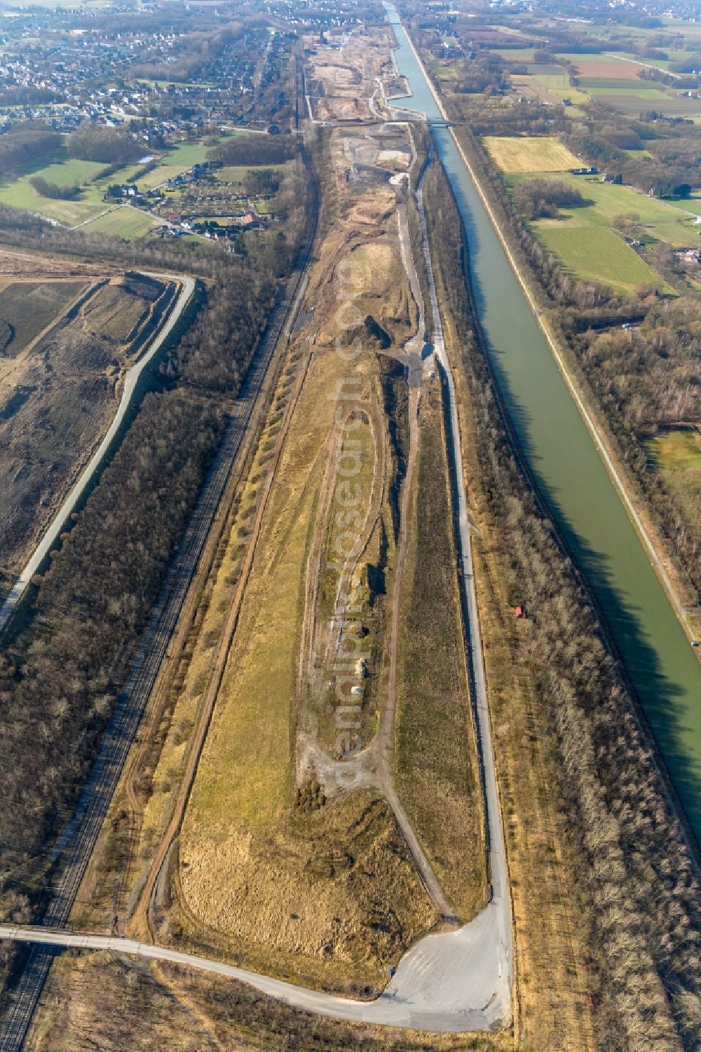 Bergkamen from the bird's eye view: Construction site with development, foundation, earth and landfill works Wasserstadt Aden in Bergkamen in the state North Rhine-Westphalia, Germany