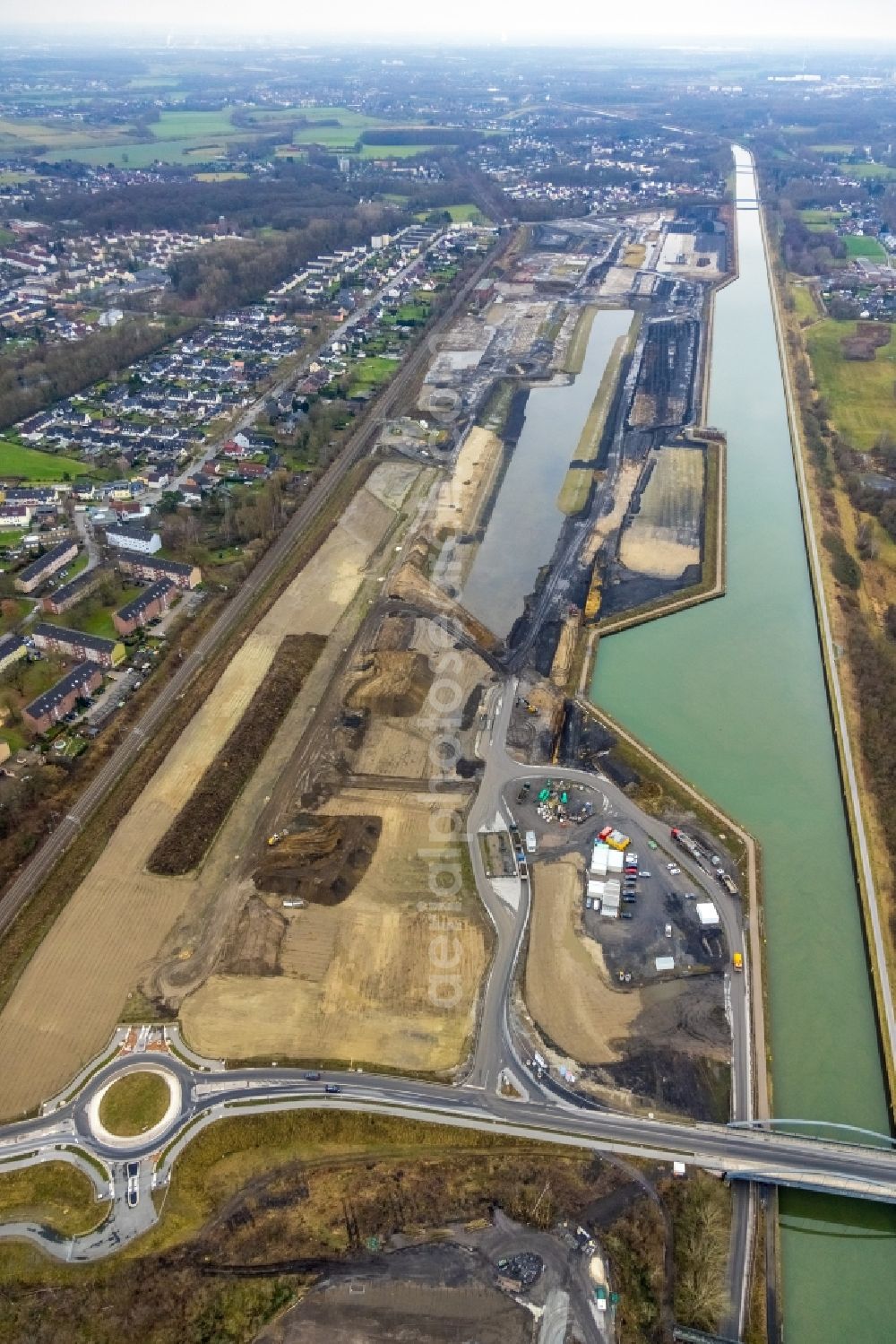 Bergkamen from the bird's eye view: Construction site with development, foundation, earth and landfill works Wasserstadt Aden in Bergkamen in the state North Rhine-Westphalia, Germany