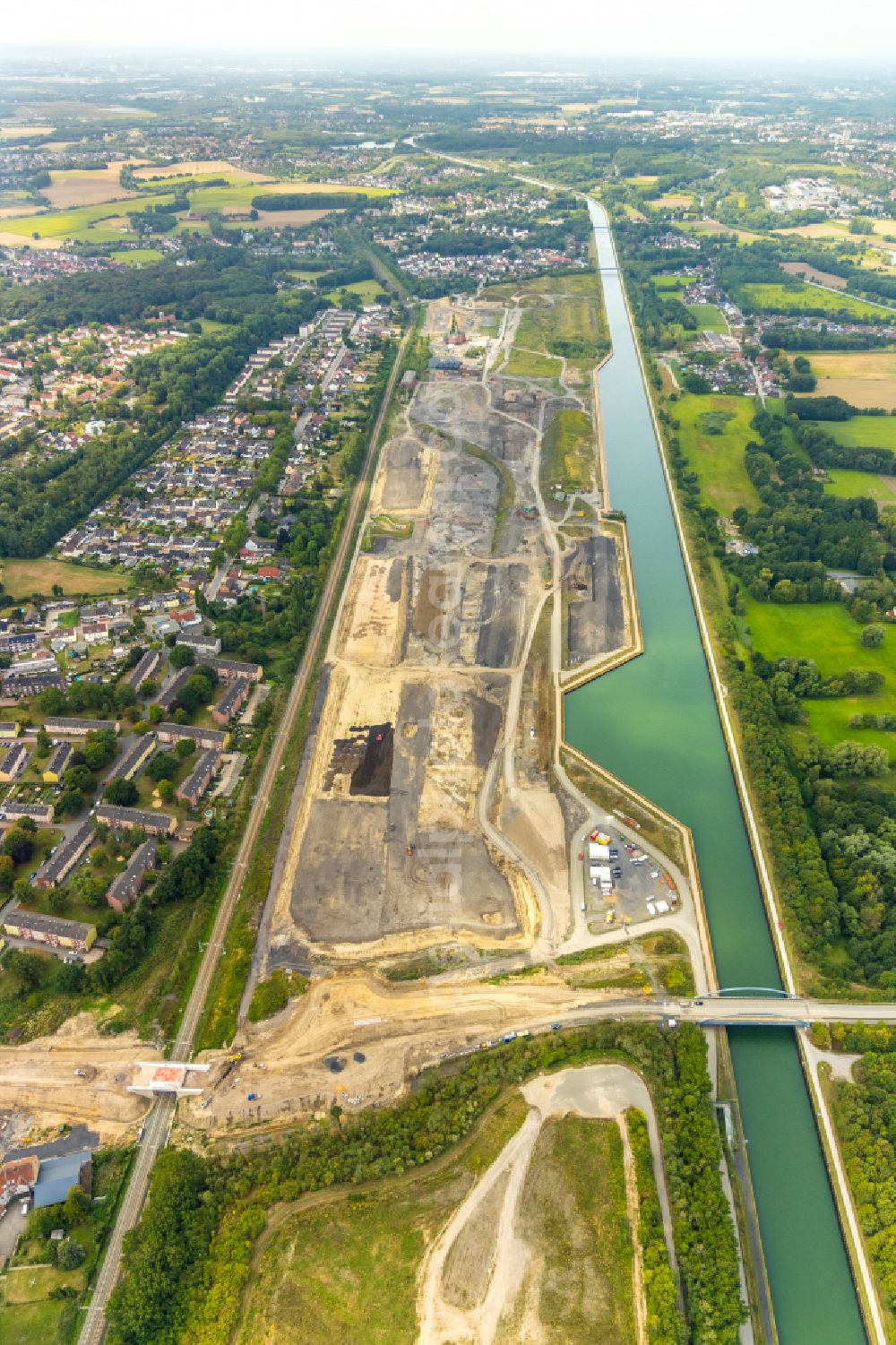 Aerial photograph Bergkamen - Construction site with development, foundation, earth and landfill works Wasserstadt Aden in Bergkamen in the state North Rhine-Westphalia, Germany