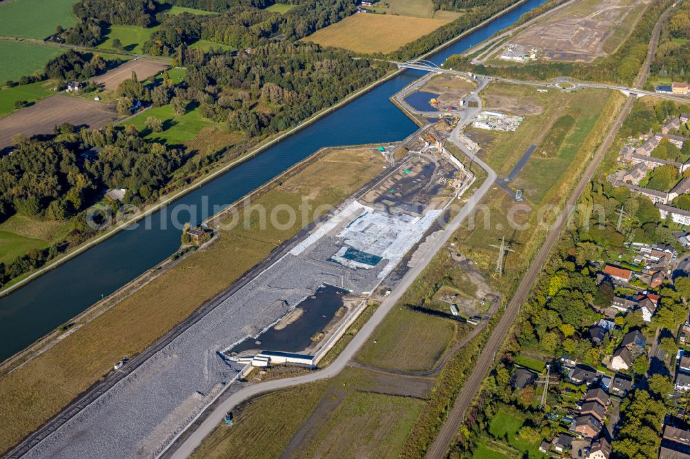 Bergkamen from the bird's eye view: Construction site with development, foundation, earth and landfill works Wasserstadt Aden in Bergkamen in the state North Rhine-Westphalia, Germany