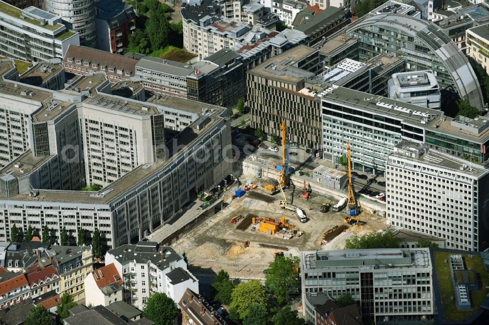 Hamburg from the bird's eye view: Construction site with development, foundation, earth and landfill works zum neubau of Springer Quartier between Fuhlenwiete and Axel-Springer-Platz in Hamburg, Germany