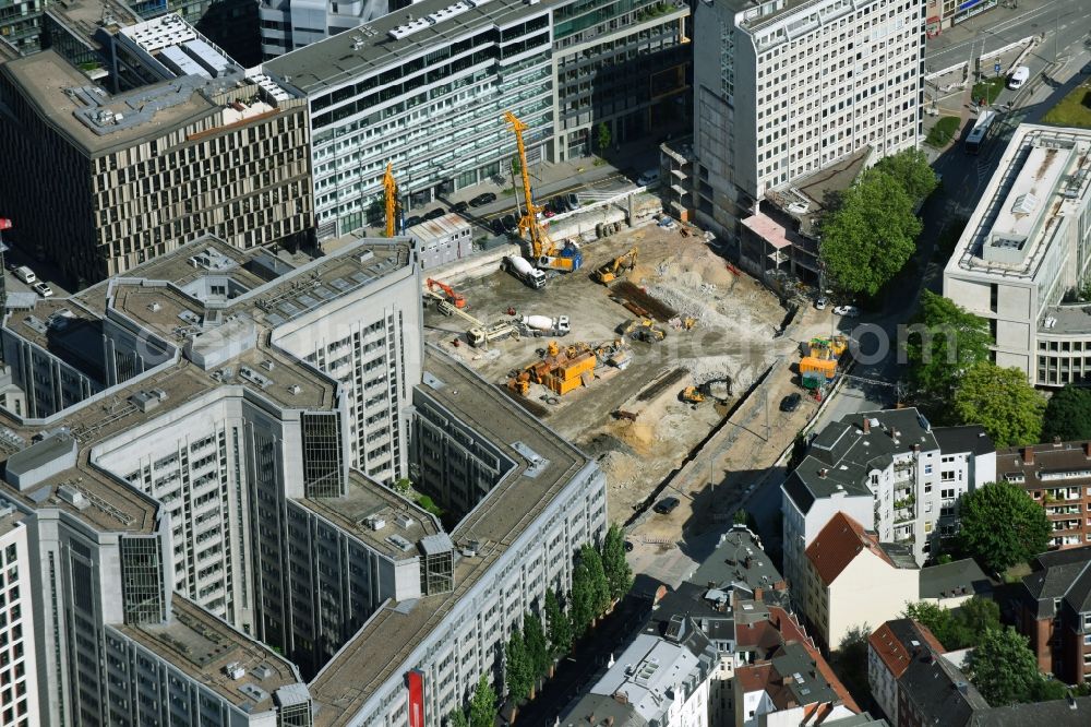 Aerial photograph Hamburg - Construction site with development, foundation, earth and landfill works zum neubau of Springer Quartier between Fuhlenwiete and Axel-Springer-Platz in Hamburg, Germany