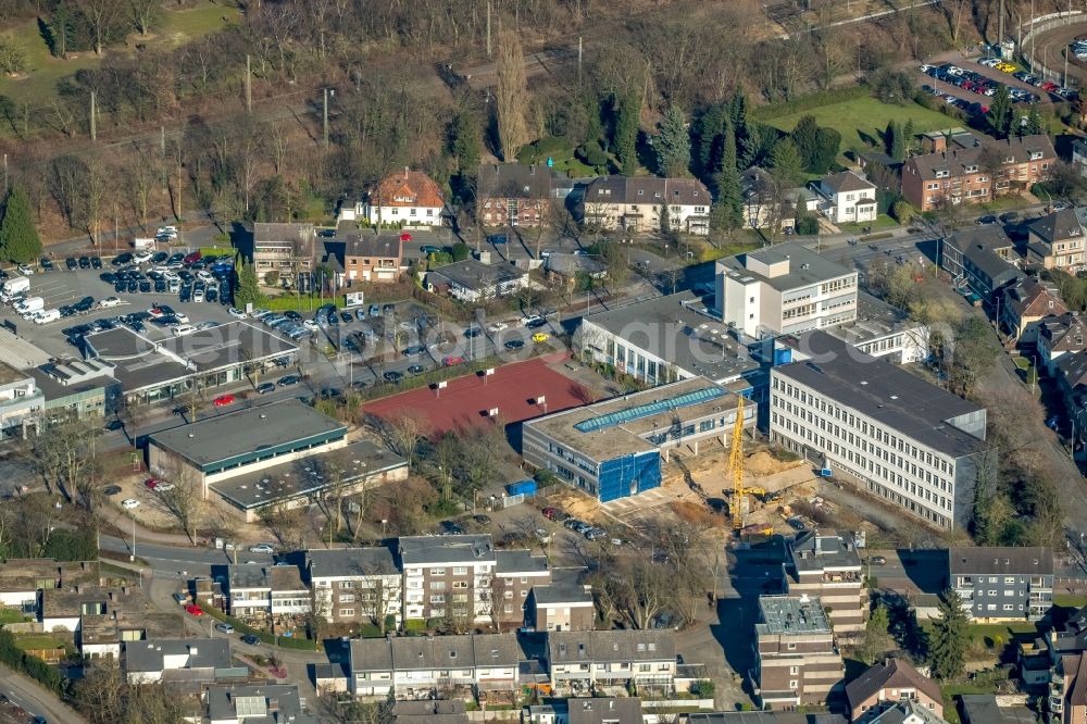 Dinslaken from the bird's eye view: School grounds and buildings of the Ernst-Barlach-Gesamtschule along the Scharnhorststrasse in Dinslaken in the state North Rhine-Westphalia, Germany