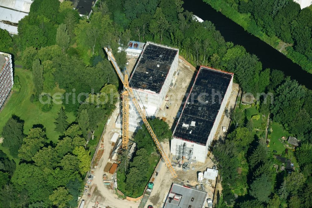 Aerial photograph Berlin - Construction site for the new building of Asylum accommodation buildings on Leonorenstrasse in the district Lankwitz in Berlin, Germany. Involved companies are Bundesamt fuer Migration und Fluechtlinge, Landesamt fuer Fluechtlingsangelegenheiten (LAF)