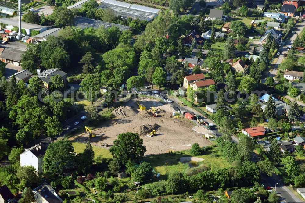 Berlin from the bird's eye view: Construction site for the new building of Asylum accommodation buildings Spaethstrasse - Chris-Gueffroy-Allee in the district Treptow in Berlin, Germany