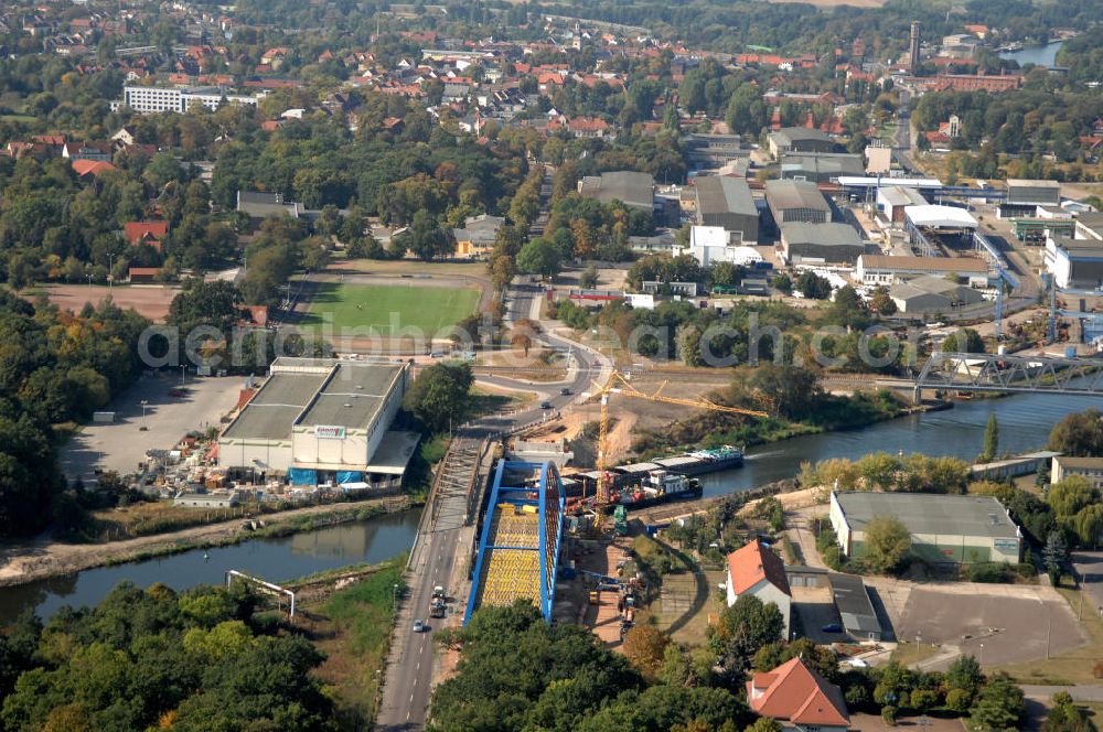 Aerial image GENTHIN - Blick auf die Baustelle der Friedensbrücke / Brücke des Friedens. Hier die aus dem Jahr 1931 / 1949 alte Brücke und daneben der neue Brückenbogen, der derzeit im Bau befindlichen Brücke. Die Brücke ist eine Überführung der Bundesstraße 1 über den Elbe-Havel-Kanal bei km 364,260.