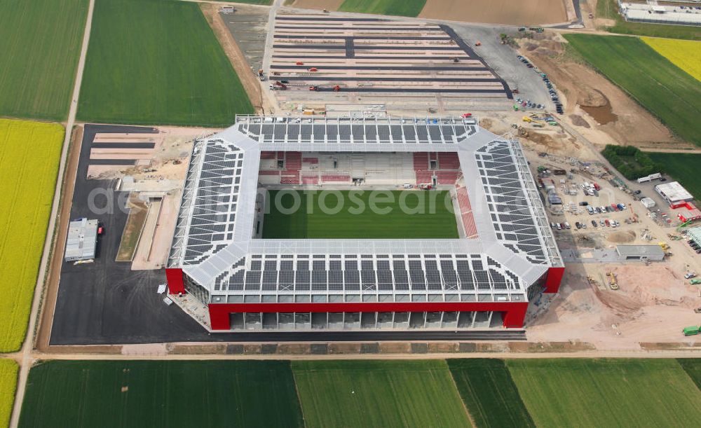 Mainz from the bird's eye view: Baustelle Fußball-Stadion Coface-Arena, neue Heimstätte des Vereins FSV Mainz 05. Das Dach der Tribüne ist mit einer Photovoltaikanlage / Solaranlage eingedeckt. Bauherr und Eigentümer des Neubauprojektes ist die stadteigene Grundstücksverwaltungsgesellschaft der Stadt Mainz mbH (GVG). Construction site of the stadium Coface-Arena in Mainz.