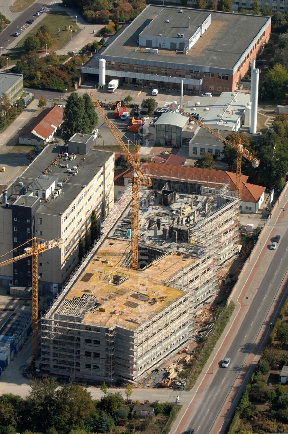 Magdeburg from the bird's eye view: Construction site of Building complex of the Institute Leibniz-Institut fuer Neurobiologie on Brenneckestrasse in Magdeburg in the state Saxony-Anhalt, Germany